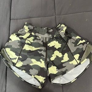 LULULEMON CAMO SHORTS SIZE 2